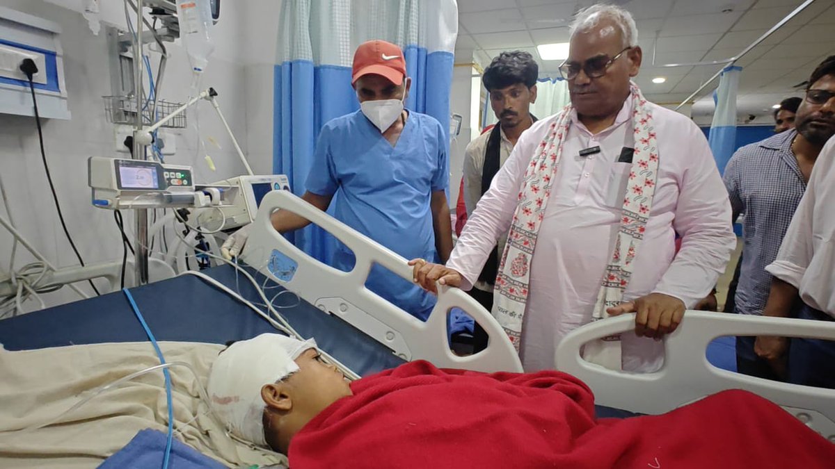 madandilawar's tweet image. झालावाड़ जिले में विद्यालय की छत गिरने से मासूम विद्यार्थियों की दुःखद मृत्यु एवं घायल हुए बच्चों से झालावाड़ मेडिकल कॉलेज अस्पताल जाकर मिला एवं चिकित्सकों को उनके समुचित एवं त्वरित उपचार हेतु आवश्यक दिशा-निर्देश प्रदान किए।
माननीय मुख्यमंत्री श्री भजनलाल शर्मा जी के नेतृत्व में…
