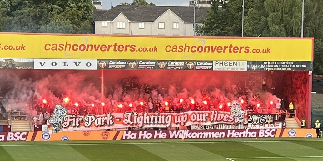 days_scottish's tweet image. Motherwell fans pyro display vs Hertha Berlin tonight
@MotherwellFC