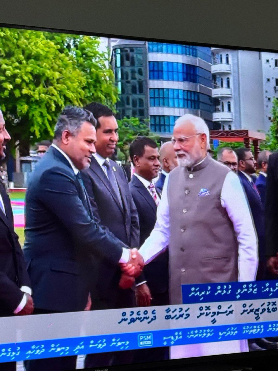 ⚠️ Caution: Viewer discretion advised. 

Maldives Fisheries Minister <a href="/Shiyamaldives/">Ahmed Shiyam</a> once said <a href="/narendramodi/">Narendra Modi</a> was “sleeping in the same bed” with <a href="/ibusolih/">Ibrahim Mohamed Solih</a> … Now look at him, giving Modi a flirty look while shaking hands. 

Is he thinking of sharing a bed again? Total Wahushi