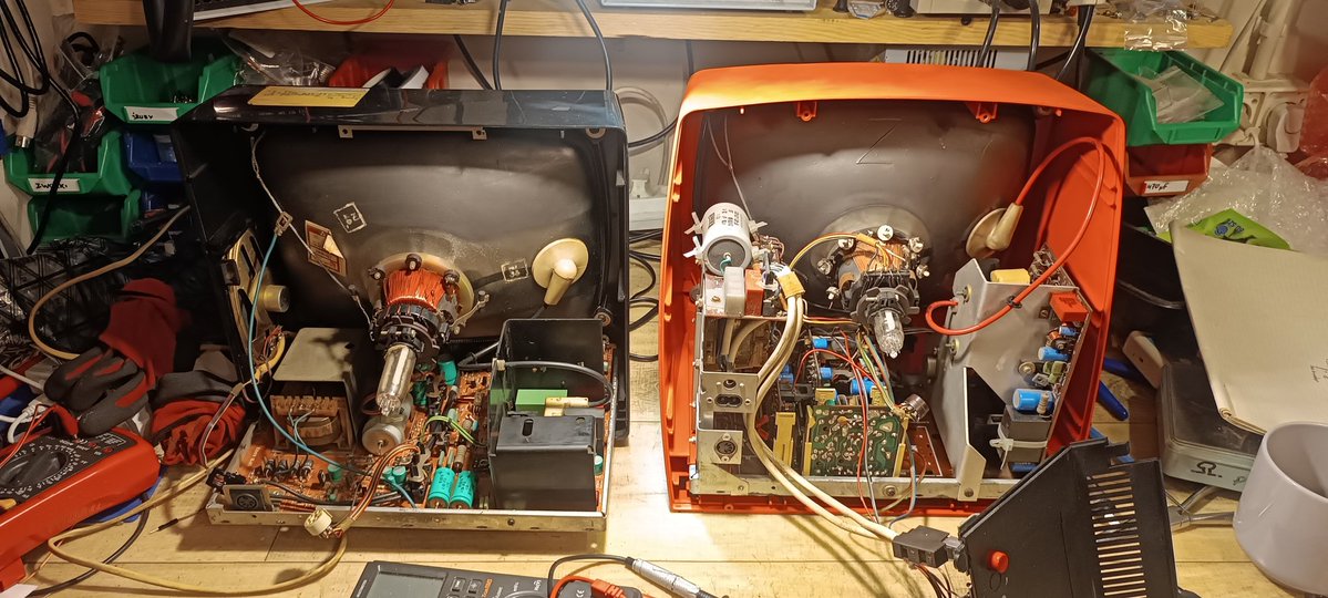 RetroNora7734's tweet image. I have bought my second Neptun monitor for parts but did not expect that will need them so soon.