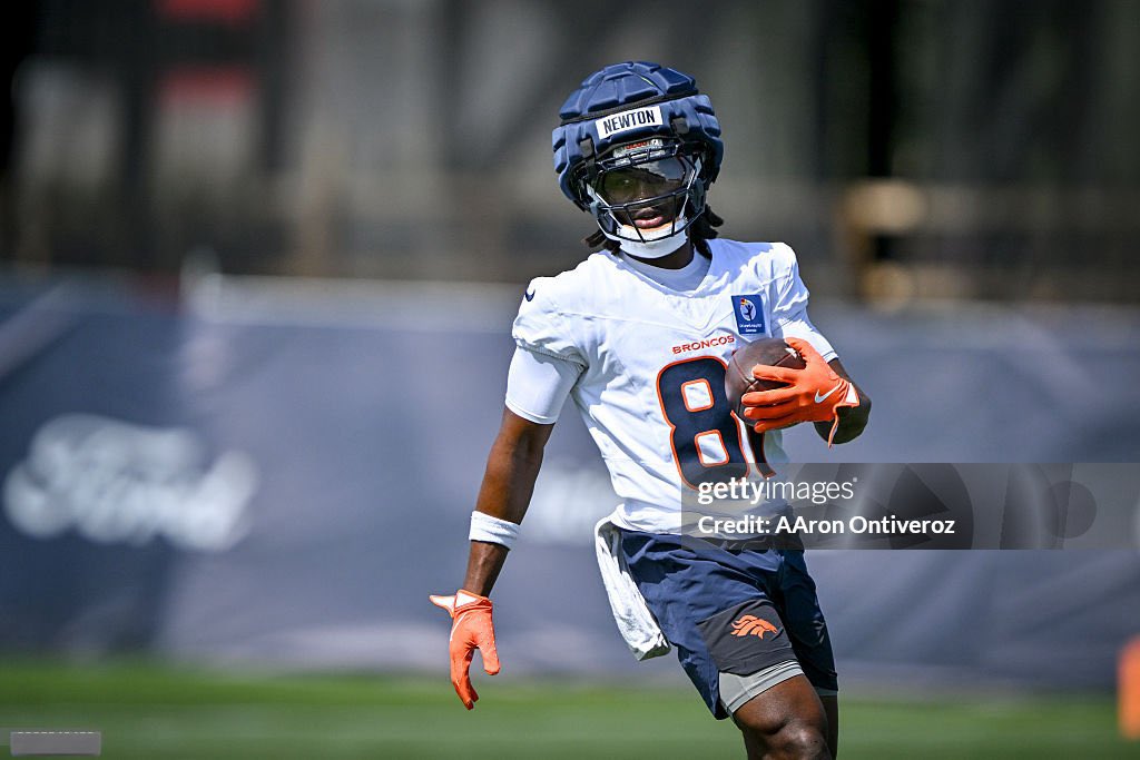 SleeperBroncos's tweet image. UDFA WRs Jerjuan Newton and Joaquin Davis looked good today at training camp in front of #BroncosCountry
They’ll be two guys to watch throughout camp and in preseason 👀🔥