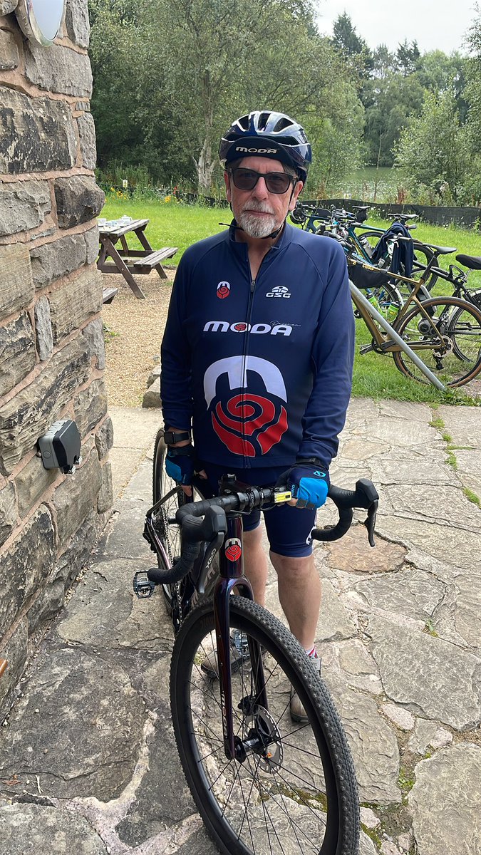 Will_Fuzz's tweet image. Great ride today with Mike — our bunny keyboardist and jazz saxophone guru. My longest ride since getting back in the saddle after headbutting the pavement a few years ago. 43.5 of your Earth miles. The mighty @moda_bikes performing brilliantly. Went the Vélo cafe in Croston and…