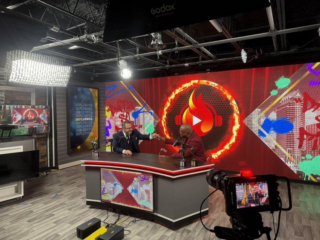 jeremyknauff's tweet image. Tip toeing silently in the background of a TV studio always feels like a super secret military operation. 🤣