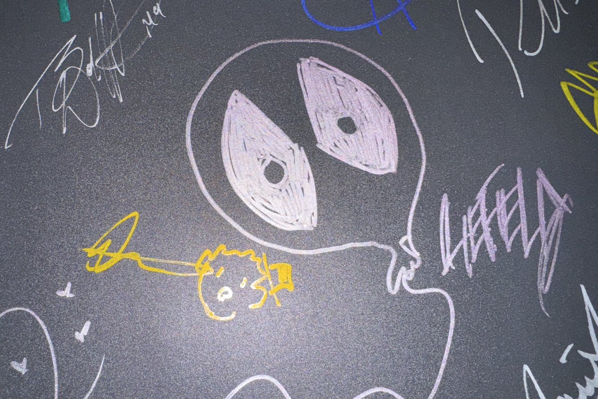 Adam_Cesare's tweet image. lol just signed a poster board next to Rob Liefeld.
We’re both artists.