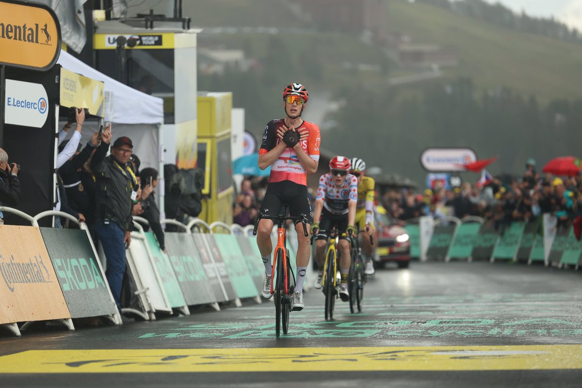 La película de la 19ª etapa del #TDF2025 

Thymen Arensman vuelve a brillar delante de los favoritos. Un final extraño. Las fuerzas no han dado para más.

🔗 youtube.com/watch?v=Kojmt7…