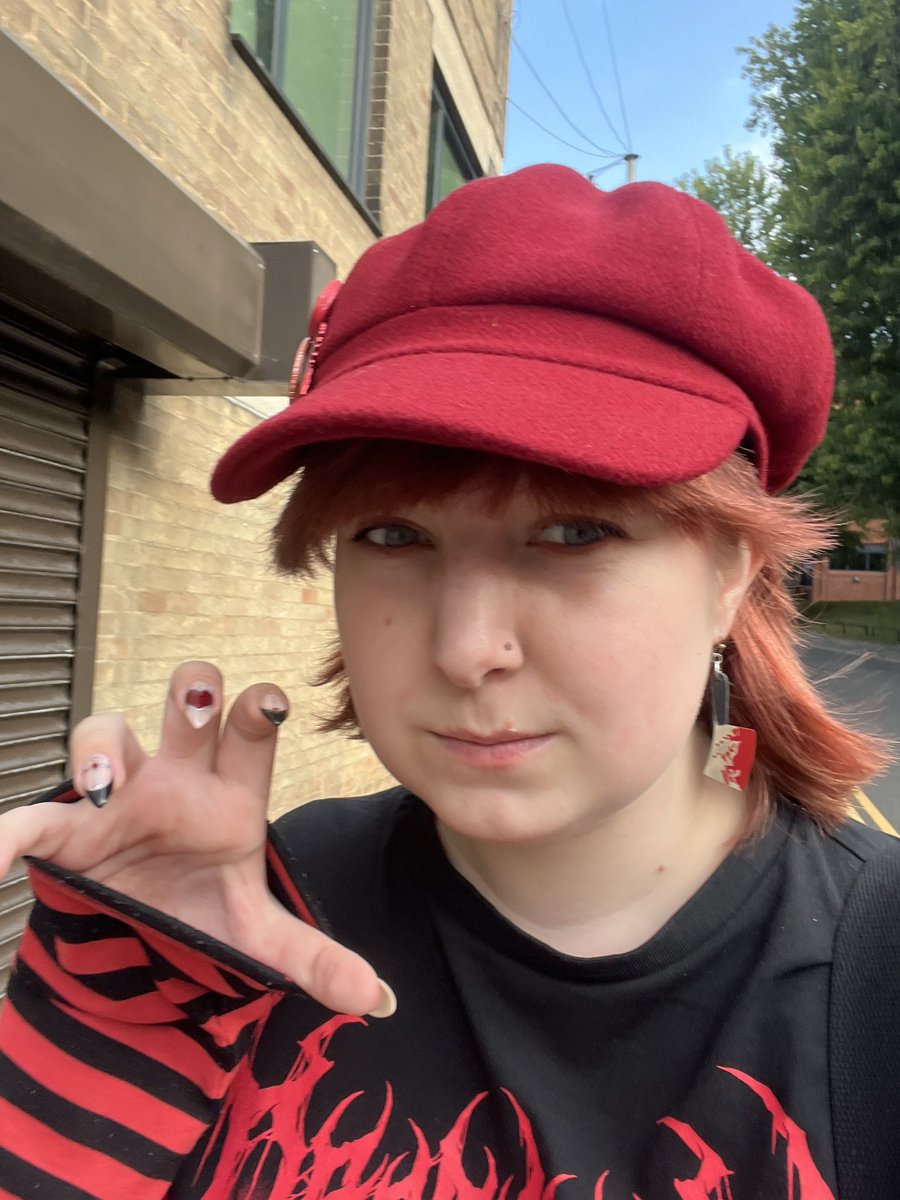 VampR0t's tweet image. Back in my true emo form after being rose this afternoon