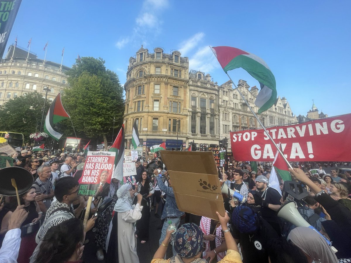 Trafalgar Square now blocked off as well as Whitehall, there are so many protestors tonight.

End the genocide.