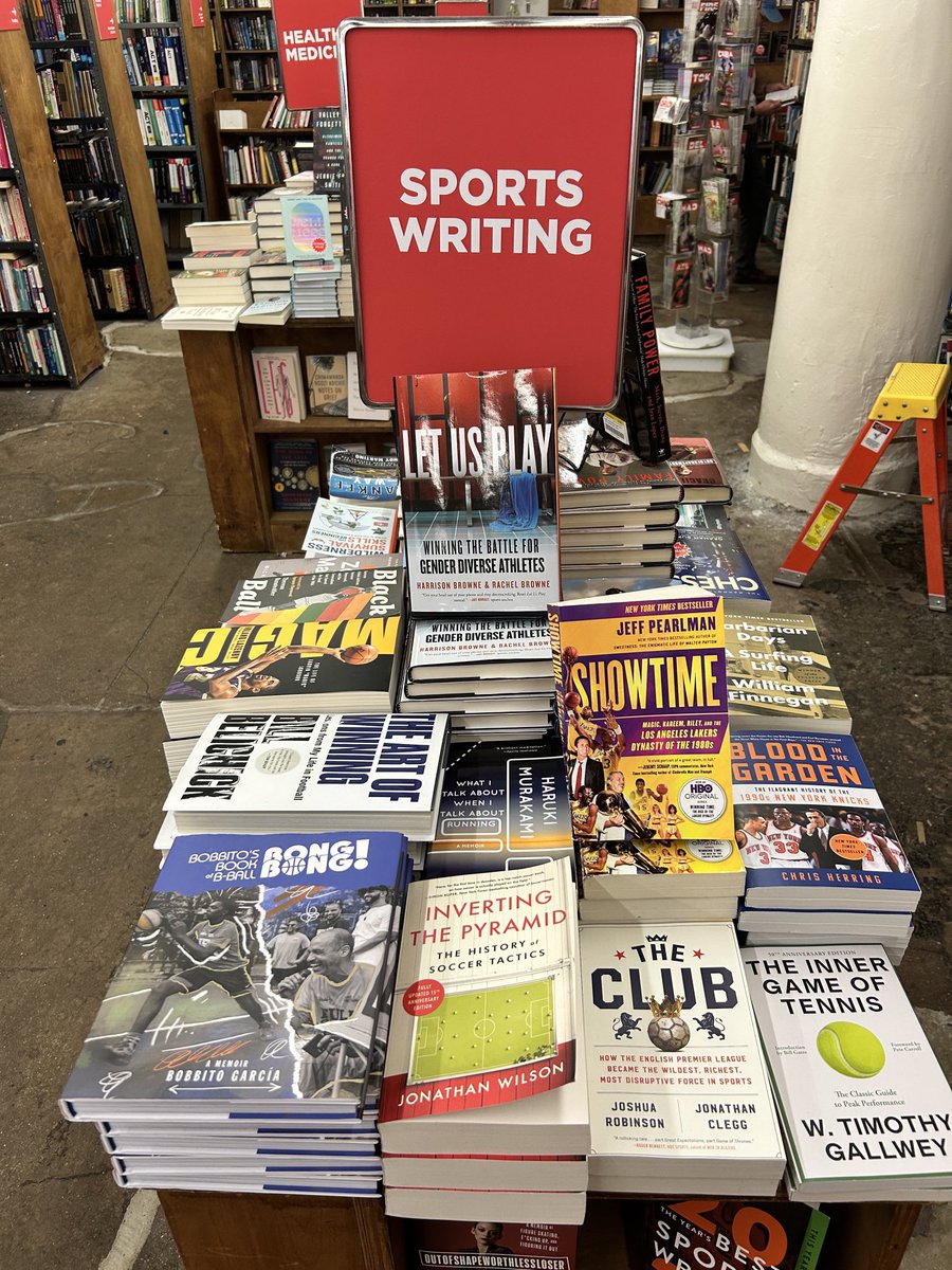 GatorsScott's tweet image. Nice to be back at ⁦⁦@strandbookstore⁩ … always find something I’ve never seen before in this place …