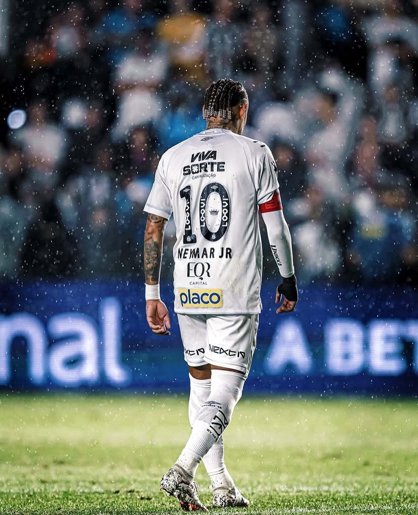 TeamNey10's tweet image. 🗣 مارسيلو تيكسيرا (رئيس سانتوس):
نيمار ملتزم بعمله. نعرفه جيدًا. لديه روح الفوز. وهو يريد الفوز في كل مباراة
أتفهم أنه لم تكن هناك حاجة للذهاب للحديث مع الجماهير لكن الأجواء كانت متوترة ومشتعلة. هزيمة يصعب حتى نسيانها. إنها معقدة للغاية .