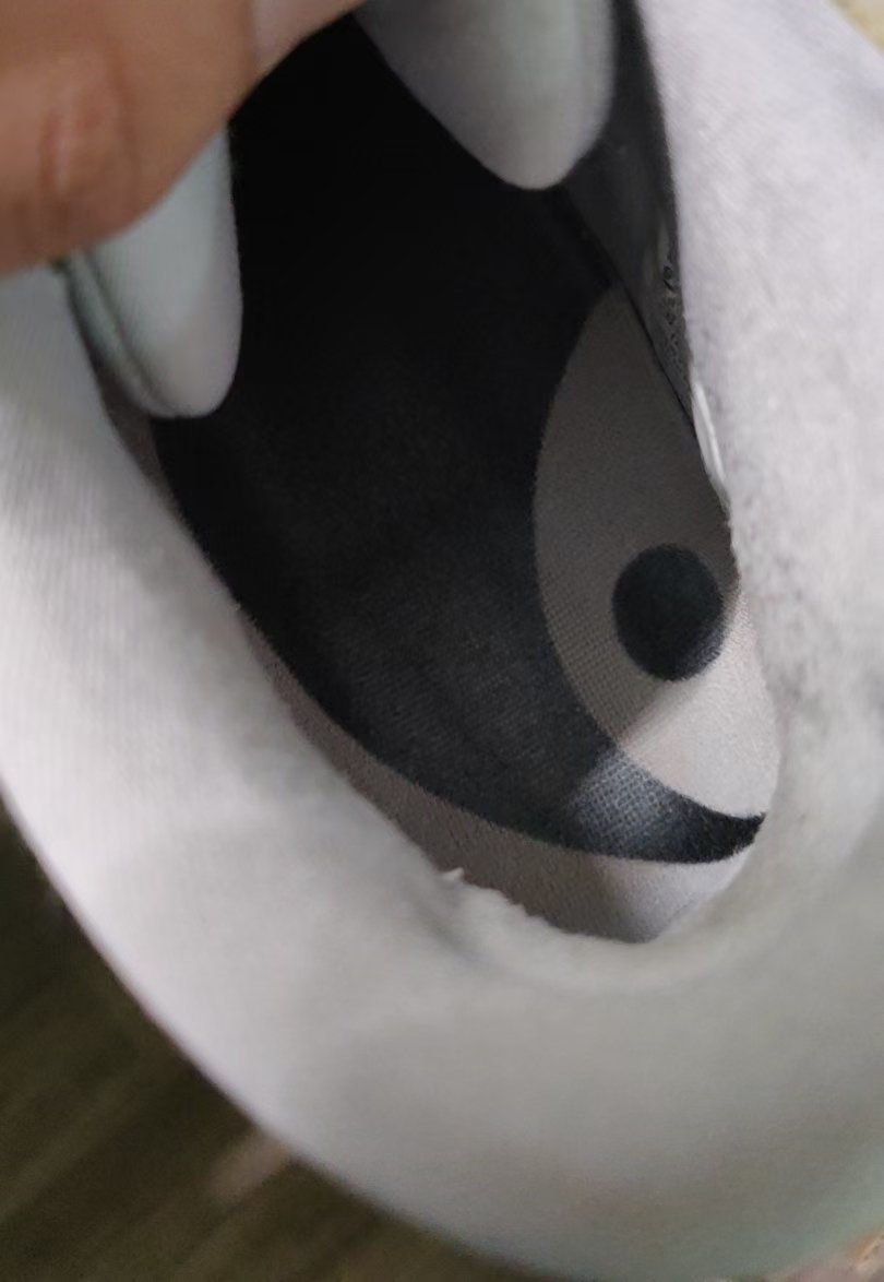 听话的狗子已经跪下来刷鞋底了 #白袜男大 #白袜 #操鞋 #球鞋 #S