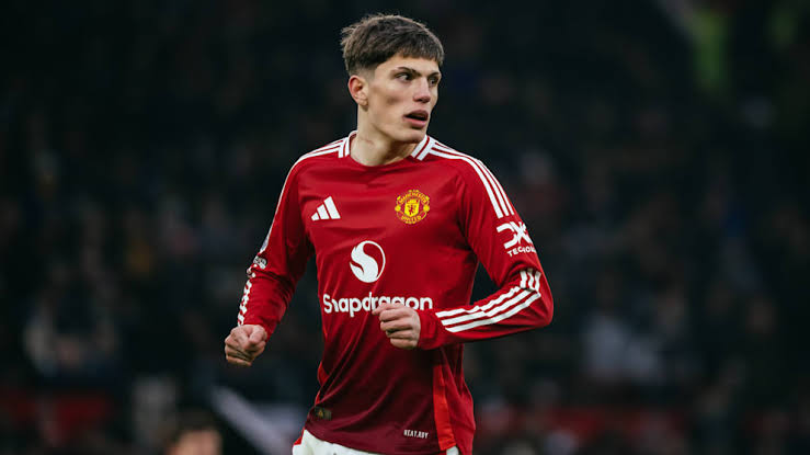 Hasanbt91's tweet photo. 🔥 Galatasaray, Ruben Amorim'in yeni sezon planlarında yer almayan ve Manchester United'dan ayrılması beklenen Alejandro Garnacho ile ilgileniyor. 

🤔 Gelmesini ister miydiniz? https://t.co/4qx8uT3GLR