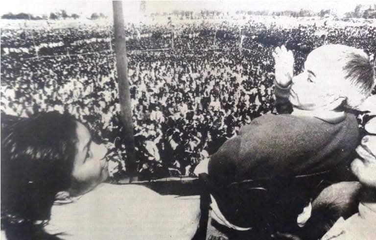 jayantjigyasu's tweet image. ज़ोर-ज़ुल्मत-ज़्यादती की मुख़ालफ़त की लामिसाल आवाज़ फूलन देवी जी की बरसी पर नमन!
रंज से ख़ूगर हुआ इंसाँ तो मिट जाता है रंज
मुश्किलें मुझ पर पड़ीं इतनी कि आसाँ हो गईं।
(ग़ालिब)
फूलन देवी के शहादत-दिवस पर उन सभी महिला साथियों को सलाम जो अनवरत संघर्षरत रही हैं, जूझ रही हैं,…