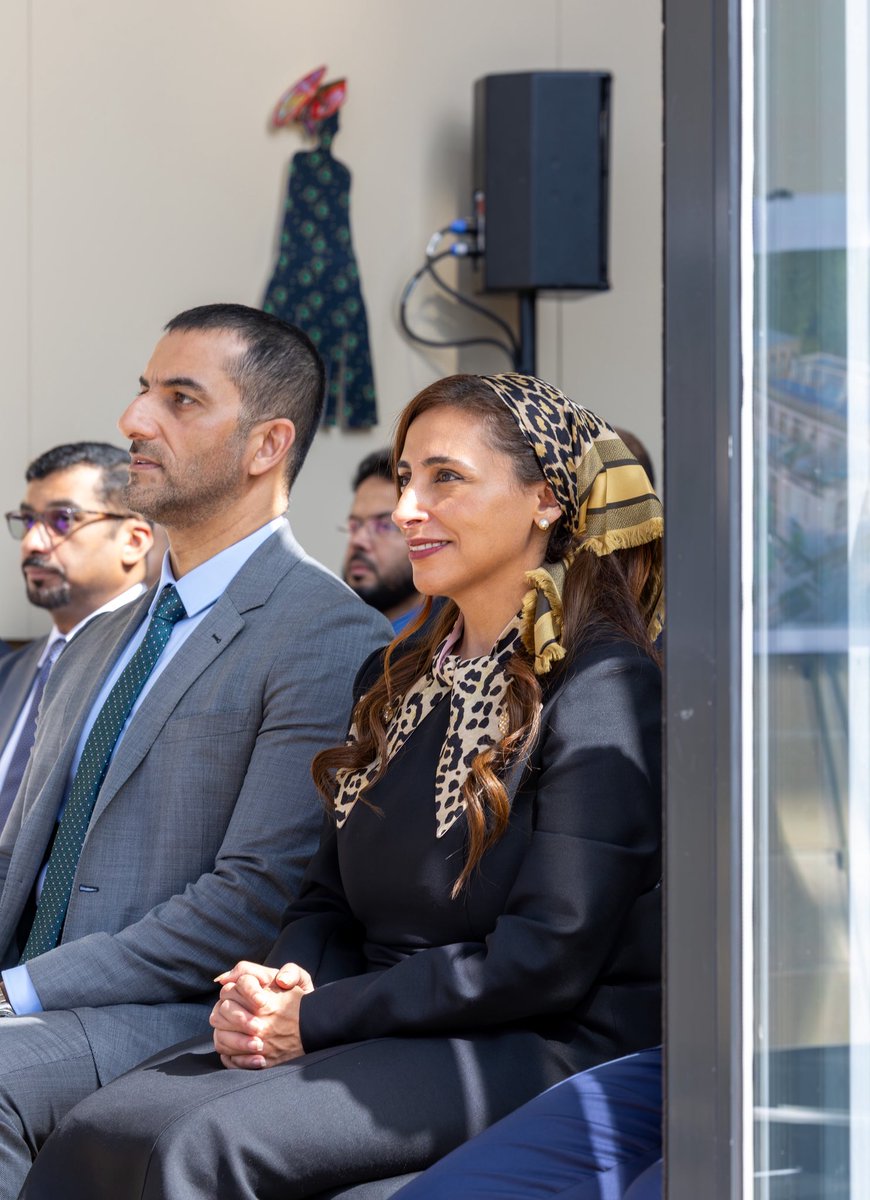 سررت بمشاهدة صاحب السمو حاكم الشارقة وهو يكشف عن حجر الأساس لمبنى القاسمي في جامعة إكستر. كانت لحظة مؤثرة أن نعلم بأن هذا الصرح المخصص للبحث والحوار الثقافي سيتحول قريباً إلى واقع.