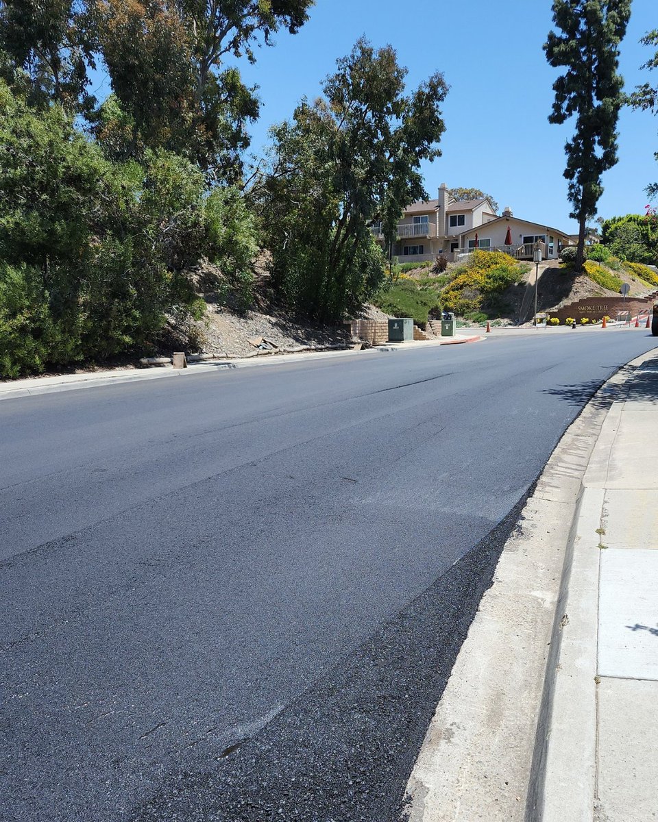 CityofSanDiego's tweet image. There's no summer break for construction crews fixing our roads! Asphalt overlay was recently completed in Scripps Ranch, ensuring drivers a smooth ride on Atrium Drive.
#SanDiegoAtWork #ScrippsRanch