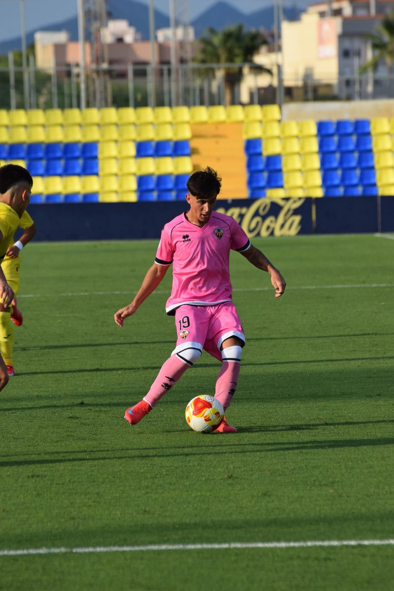 CDCS_Academy's tweet image. 72' (4-0) Lo sigue intentando el Castellón B, con algunas ocasiones
#VillarrealBCastellónB
#PPO👂