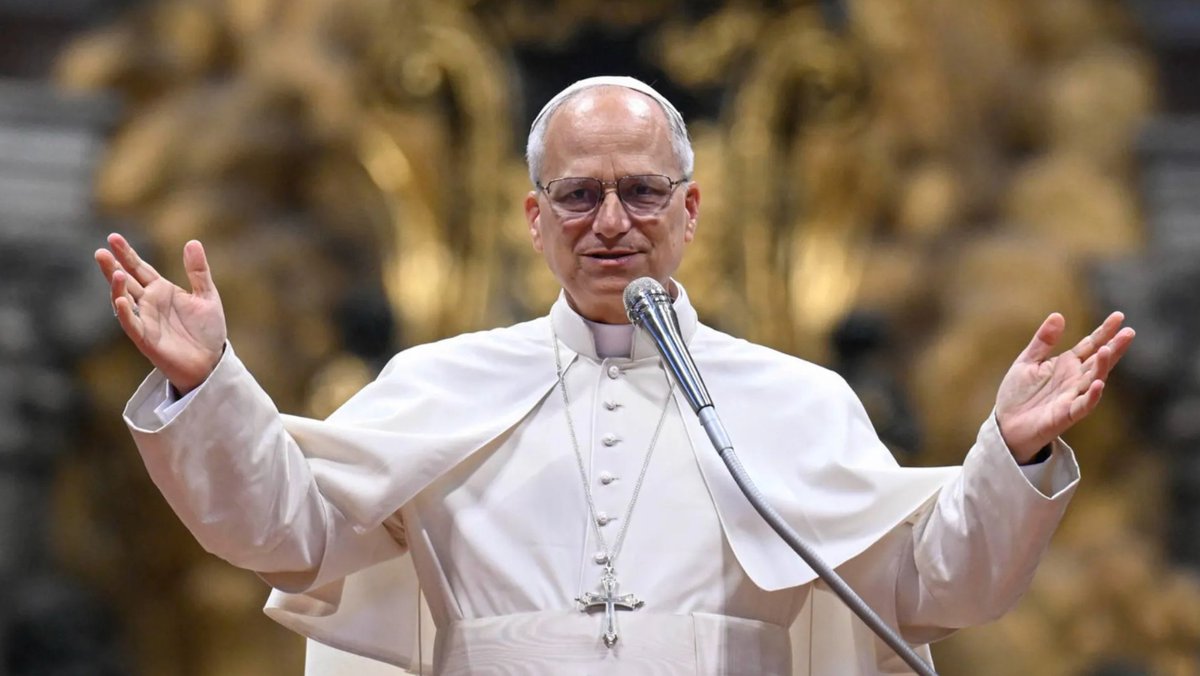 enfoqueinforma's tweet image. #Mundo 📌 El papa León XIV defendió “que en un mundo oscurecido por guerras e injusticias, incluso allí donde todo parece perdido, los migrantes y refugiados se erigen como mensajeros de esperanza”