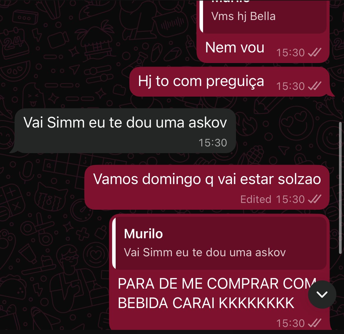 dumb4ss_bella's tweet image. O povo me comprando com bebida gente nao da