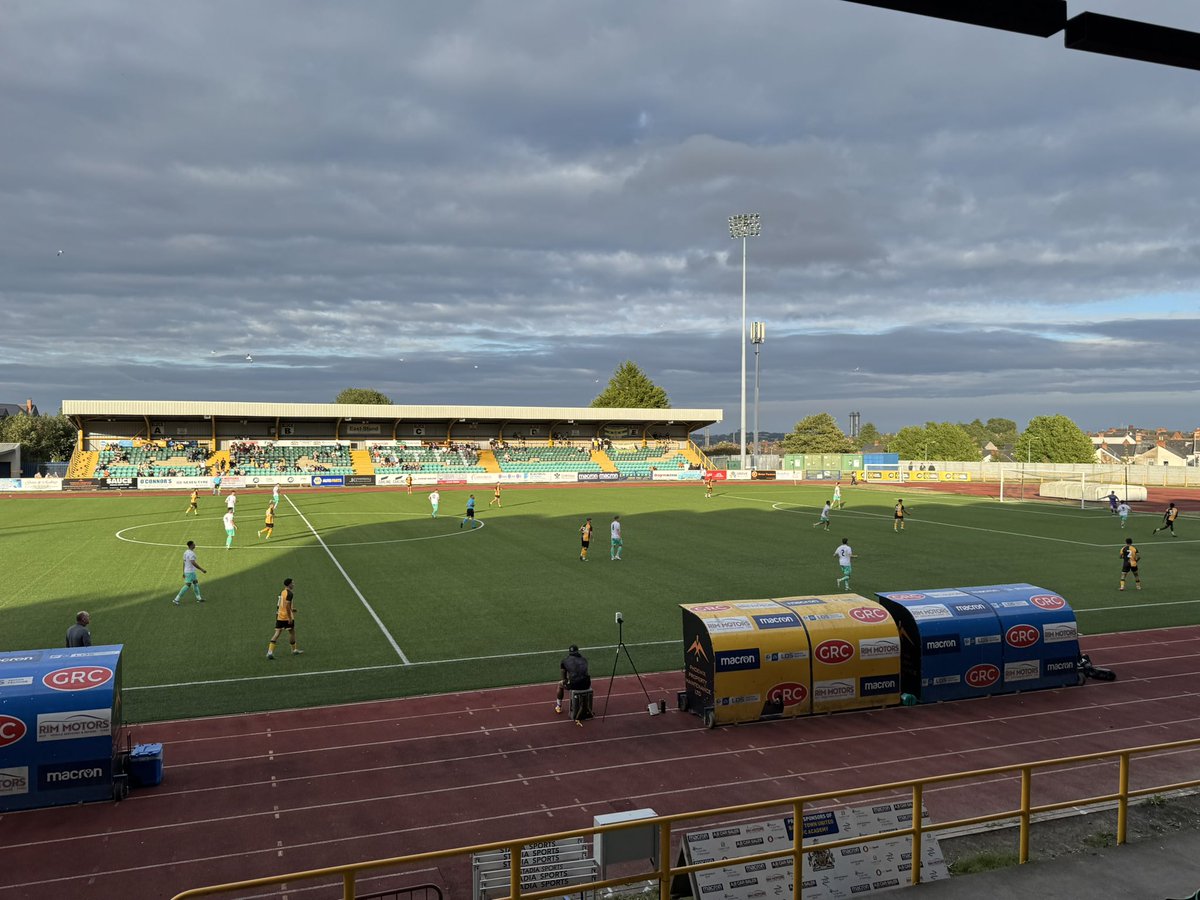 john_mcal's tweet image. Barry vs Newport*. Nice end to pre season! 💛💙