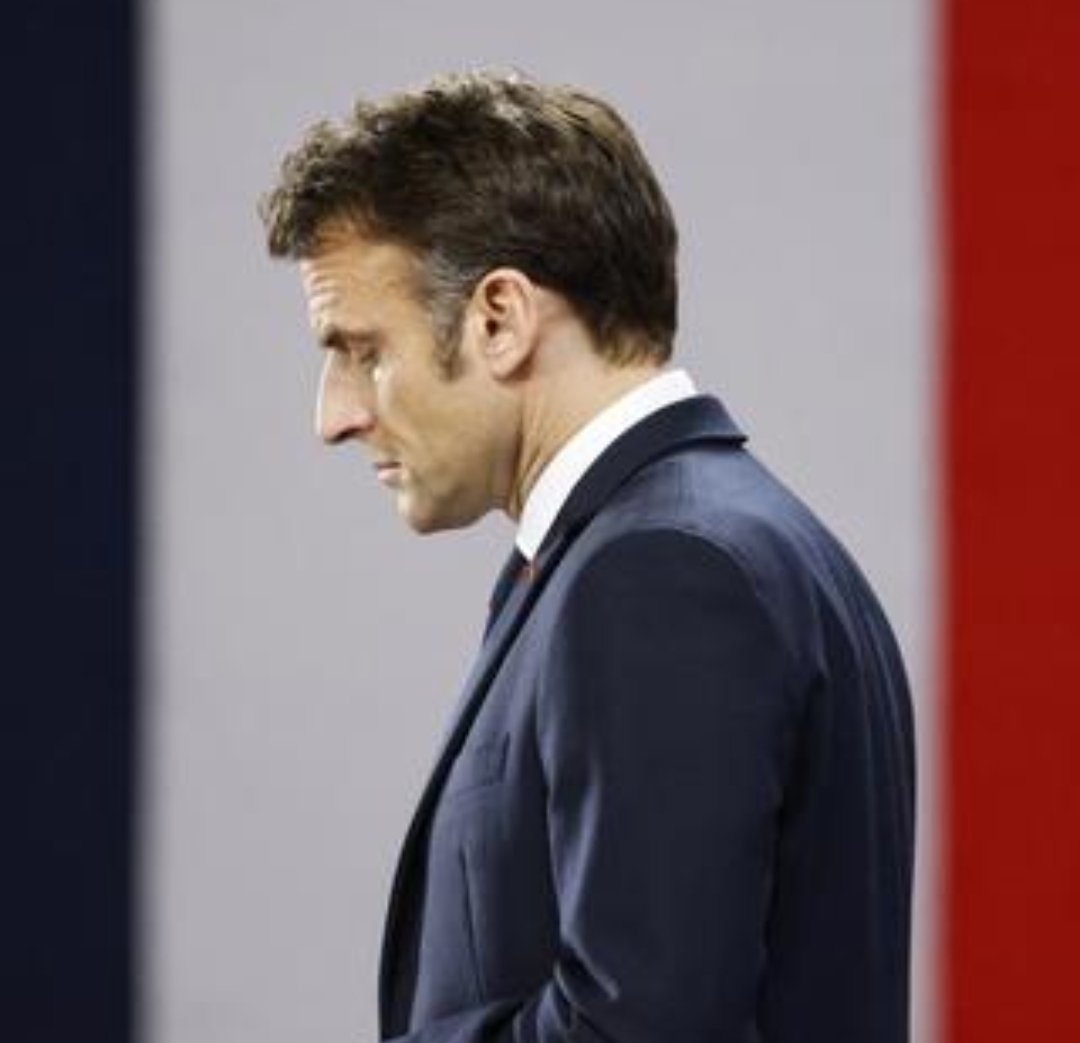 Oxitan30's tweet photo. Macron est de gauche.
Prélèvement record..
Taxation record..
Taxation record..
Laxisme judiciaire..
Déni sur l'insécurité..
Déconstruction méthodique de la France, de sa culture et de son histoire. https://t.co/2bCmCvQLss