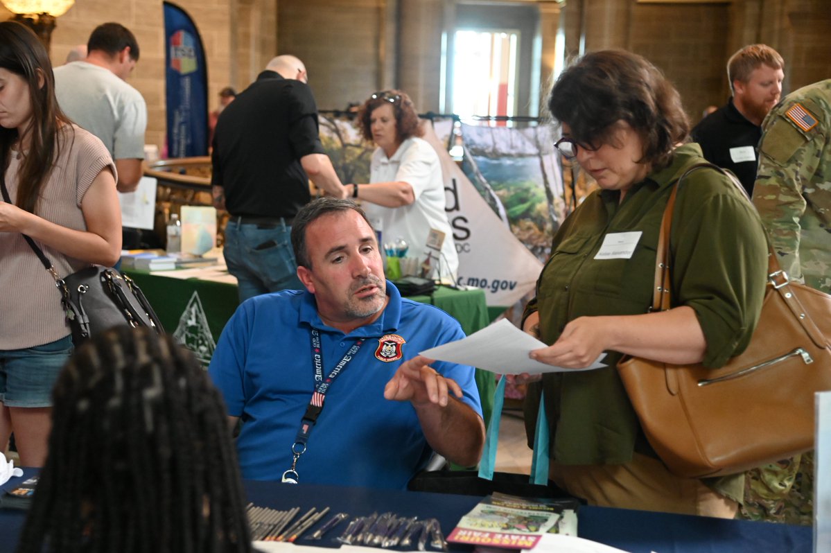 MoPublicSafety's tweet image. Our @MoPublicSafety divisions enjoyed meeting some great folks and collecting resumes at the Hire A Veteran job fair! Thanks to team members staffing, including Thomas Pickle Jr., Diane Petty, Esperansa Matos and Jason Buschjost! DPS job are listed here: mocareers.mo.gov/hiretrue/mo/pu…