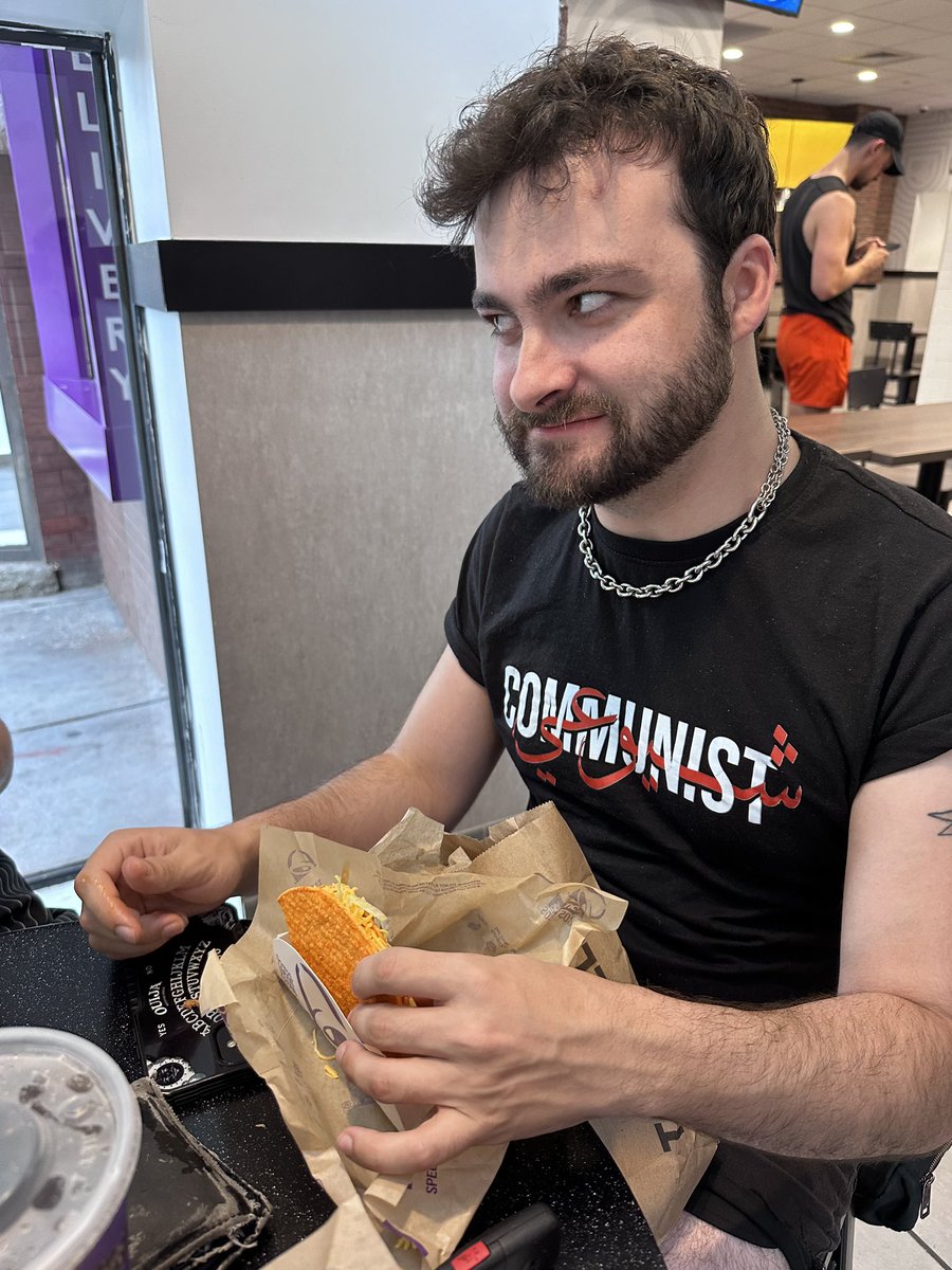 MxSilverWare's tweet image. Tinking about @pinko_fag eating Taco Bell for the first time and being absolutely disgusted.