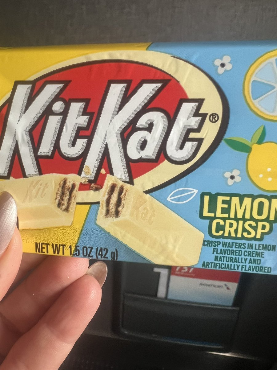 nomiprins's tweet image. Not to get political here, but as a big fan of KitKat I can’t believe what I found while traveling today. You think you know all the flavors and then they drop a lemon crisp.