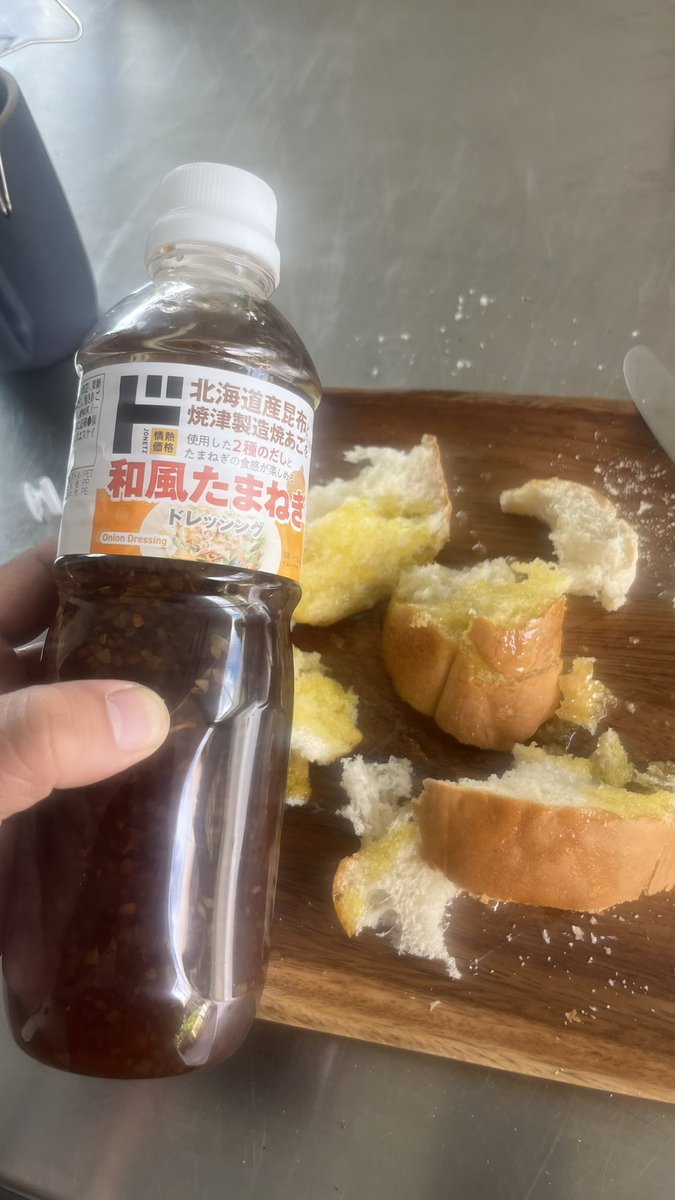 fncischen's tweet image. Just added this Hokkaido onion dressing to my French Bread this is so good lol