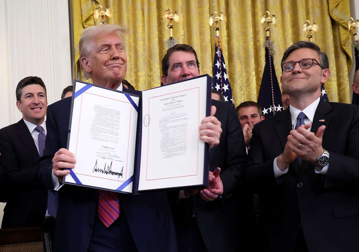 BRRRDAOxyz's tweet image. The GENIUS Act was signed last Friday, cementing the legitimacy of stablecoins.
President Trump just formalized what was already happening: stablecoins becoming the backbone of digital payments. 308-122 House vote with 102 Democrats supporting shows thas this is not only Trump's…