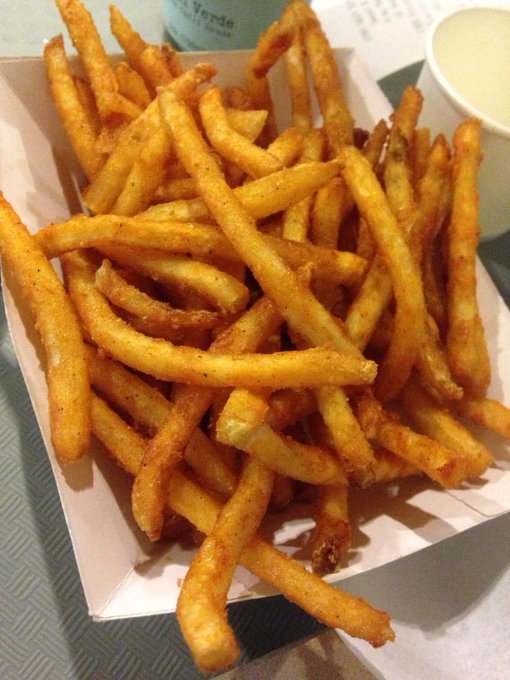 RealKhalilU's tweet image. Ketchup isn’t available, what are you putting on these?
