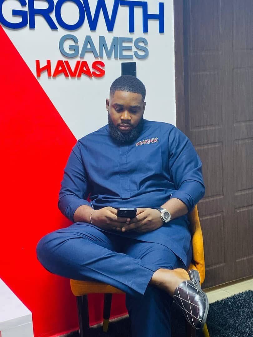 pdanielolawande's tweet image. Happy birthday to three amazing people in my life
@harrybeatz1 my younger brother, our last born @thesimiolaiya my dear son  @_favvy_  a dear daughter in the Lord

The Lord bless you, the Lord keep you and establish you in God’s grace in Jesus name.
