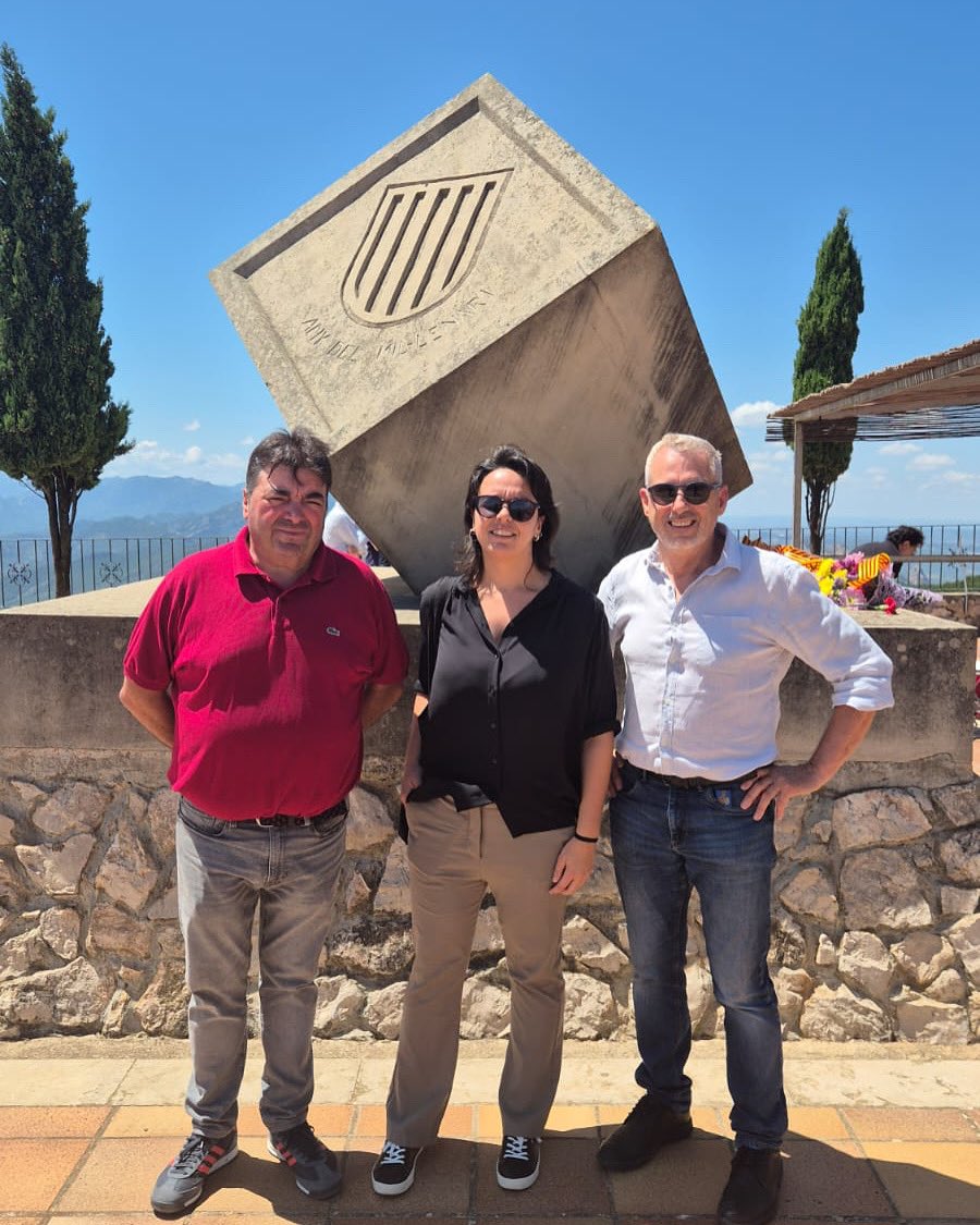 Avui l’alcalde de Corbera d’Ebre, l’exalcaldessa del Pinell de Brai i l’exalcalde de la Sénia han participat a l’acte en commemoració a les víctimes i combatents de la Lleva del Biberó, a la Serra de Pàndols.

#MemoriaHistorica #MovemEbre