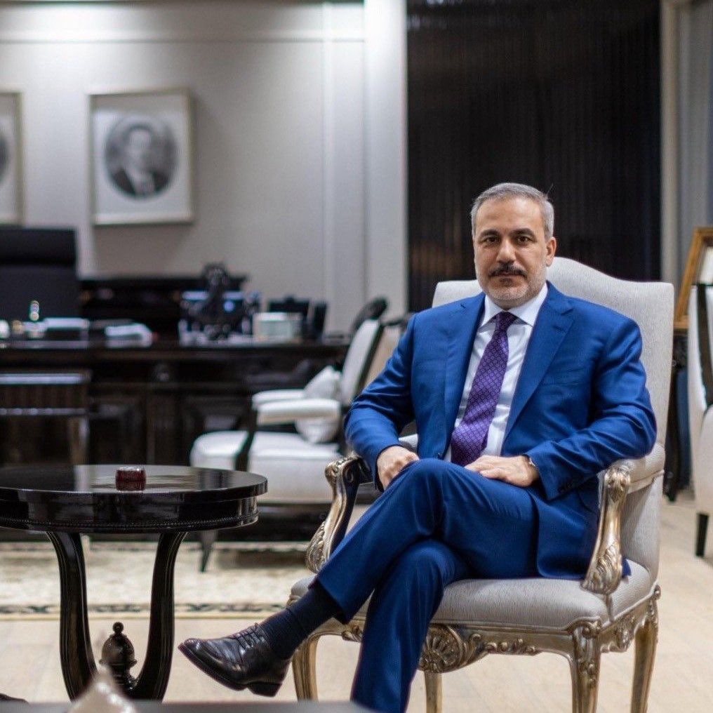 siyahsancakx's tweet image. ⚫️ Hakan Fidan:
“YPG’nin anlaşmayı hayata geçirmesini, silah bırakmasını bekliyoruz.”