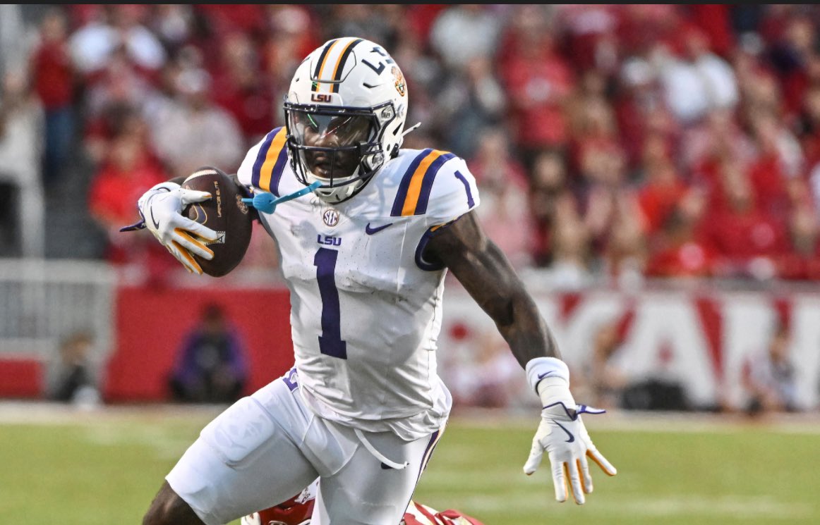 DraftNFL26's tweet image. Aaron Anderson’s draft stock is on the rise 📈
Electric in space, elite returner, and a YAC nightmare. If he breaks out this year at LSU, don’t be surprised if he shoots into Day 2 conversations. Big year coming in Baton Rouge.
@AndersonAaron_ 🐯 #LSU #NFLDraft