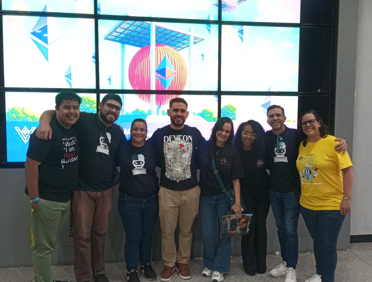 pipiripaos's tweet image. Dentro del ecosistema necesitas una comunidad, gracias a @DosisWeb3 @100DiasDeR @Liderateinfluye @marketersweb3 @ETHVenezuela todos reunidos en el Venezuela Ethereum Day,
hoy en la UCAB.