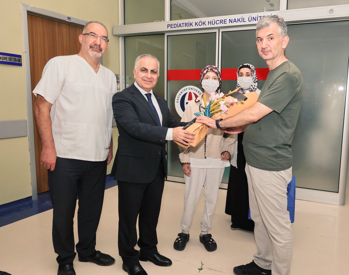 Gaziantep Üniversitesi (@gaziantepuniv) on Twitter photo GAÜN ÇOCUK HASTANESİNDE BAŞARILI KEMİK İLİĞİ NAKLİ
<a href="/GaunHastanesi/">GAÜN Hastanesi</a> Çocuk Hastanesinde, uzun bir aranın ardından 85’inci Hematopoetik Kök Hücre Transplantasyonu (kemik iliği nakli) başarıyla gerçekleştirildi.
➡️ habermerkezi.gaziantep.edu.tr/2025/07/25/gau…
#ParlayanYıldız💫
#GaziantepÜniversitesi GAÜN ÇOCUK HASTANESİNDE BAŞARILI KEMİK İLİĞİ NAKLİ
<a href="/GaunHastanesi/">GAÜN Hastanesi</a> Çocuk Hastanesinde, uzun bir aranın ardından 85’inci Hematopoetik Kök Hücre Transplantasyonu (kemik iliği nakli) başarıyla gerçekleştirildi.
➡️ habermerkezi.gaziantep.edu.tr/2025/07/25/gau…
#ParlayanYıldız💫
#GaziantepÜniversitesi