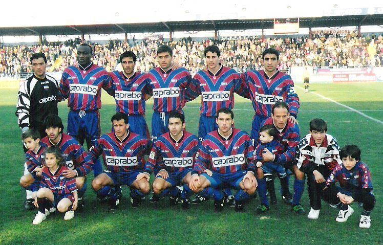 A team in red and blue from a town of just over 30,000 making it to <a href="/LaLiga/">LALIGA</a>, before <a href="/SDEibar/">SD Eibar</a> it was <a href="/CDExt1924/">CD EXTREMADURA</a> who lead the way when going up in the 90s.

 Find out about their story and the region of Extremadura here 

open.substack.com/pub/jordthomas…