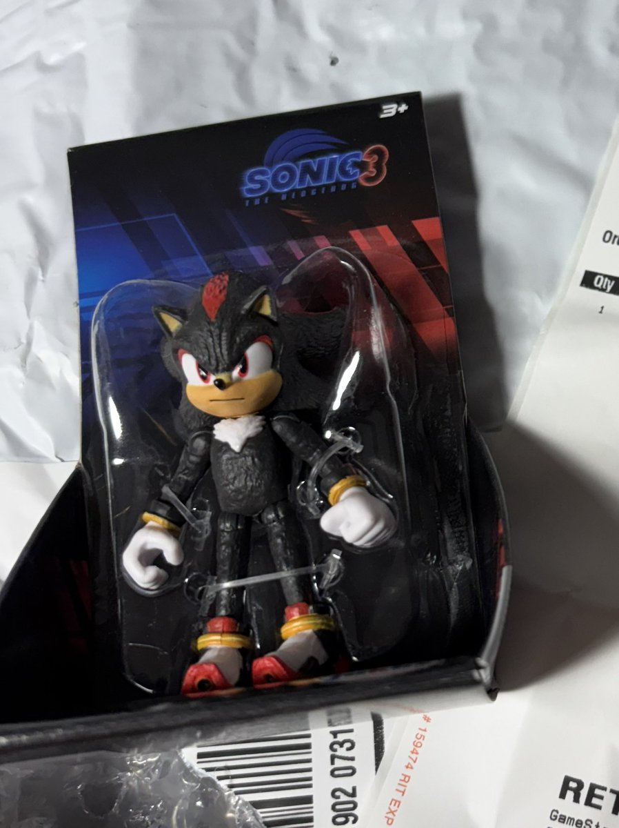 ThimblesThread's tweet image. I waited a month only to be sent the wrong item @gamestop what the fuck