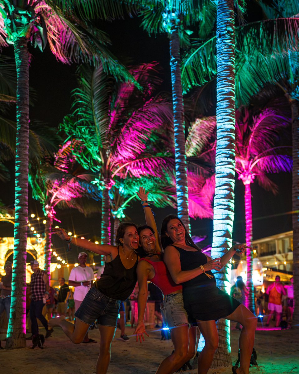 Most Friday nights look better under neon lights 💙 crashmyplaya.com