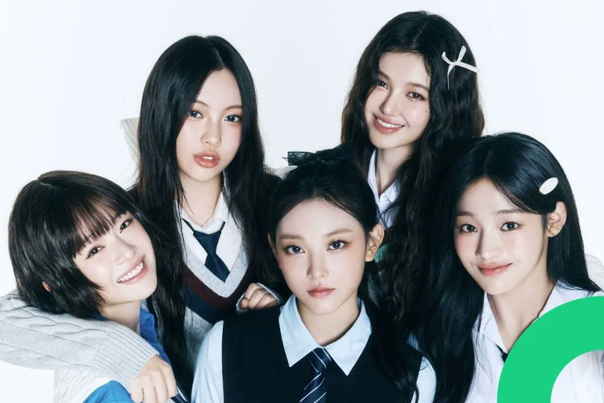revistakoreain's tweet image. Em nova audiência, o #NewJeans afirmou que só retomará atividades se a antiga ADOR for restaurada sob Min Hee-jin.
O grupo acusa a HYBE de má gestão e diz que a agência atual é como forçar vítimas de bullying a voltarem ao local do trauma.
cr: JoongAng Daily