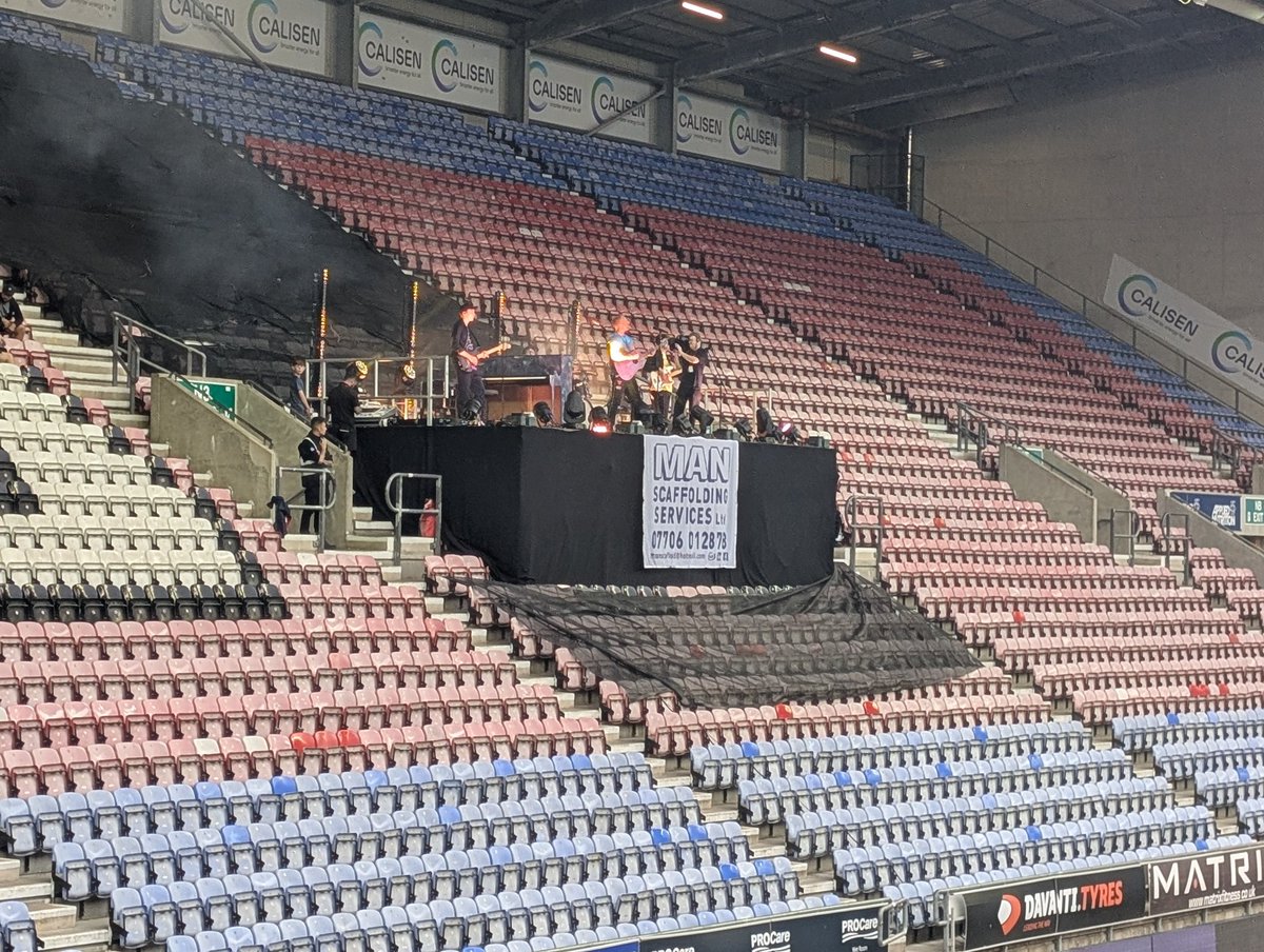 CraigXJ87's tweet image. Well, we've finally got an answer to the question: 'what if Coldplay were ๐ฉ?'
#SLWigCat #RugbyLeague #SuperLeague