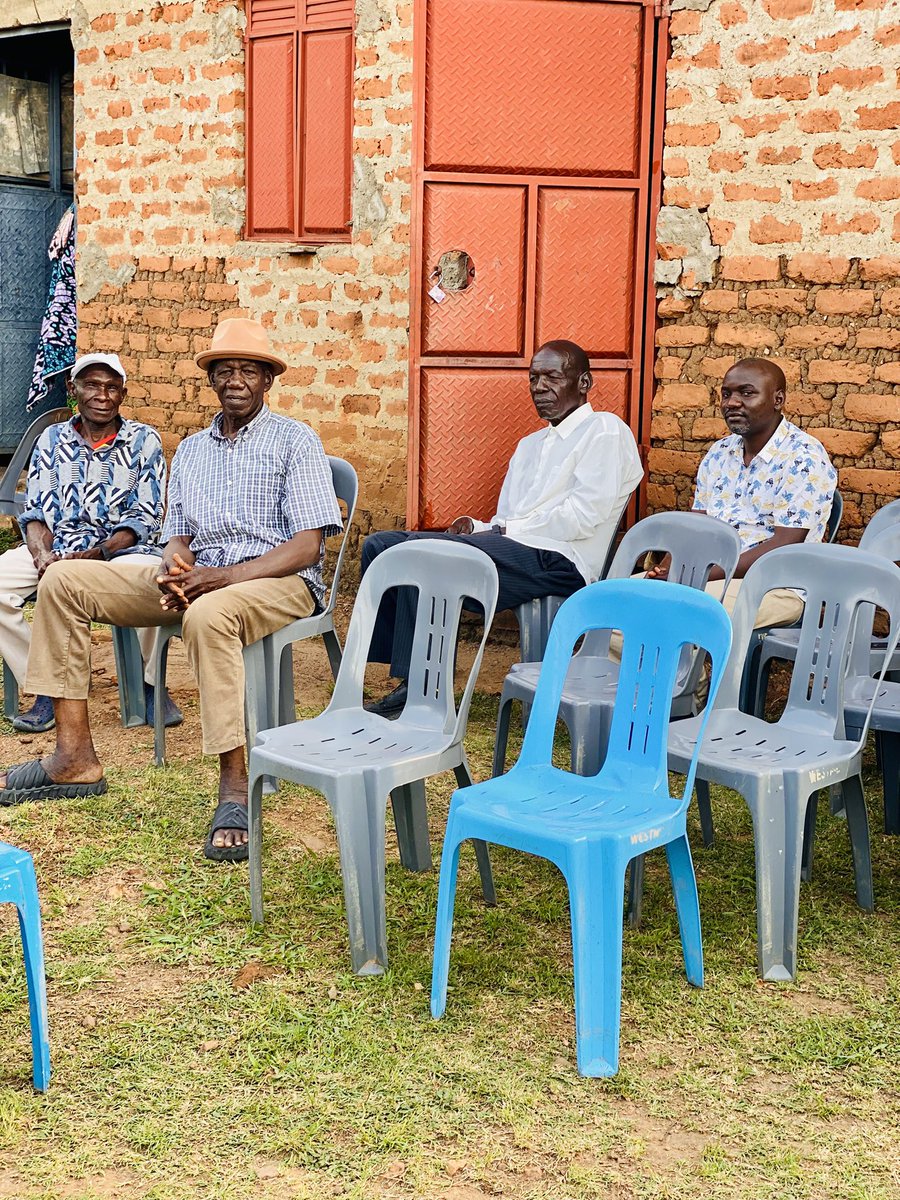 ezi2011's tweet image. While others are still waiting to be facilitated to campaign for @KagutaMuseveni 2026,I’m already on the ground preaching the gospel in Ayivu East.Thank you, the people of Oyufi Cell, Wandi, for standing with Mzee. @NRMOnline @chairtoyota @ChiefMuzzukulu @mkainerugaba @job_matua