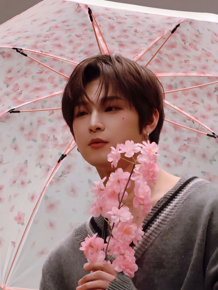 Happy birthday to our chick 🐥💙
Muscles like armor, voice like a lullaby,
raps that hit like thunder, smiles that heal slow.
You’re the chaos &amp; the calm —
and ToMoons? Forever yours.
#HappyLeedoDay #LEEDO #tomoon #tomoons_india <a href="/official_ONEUS/">ONEUS</a>