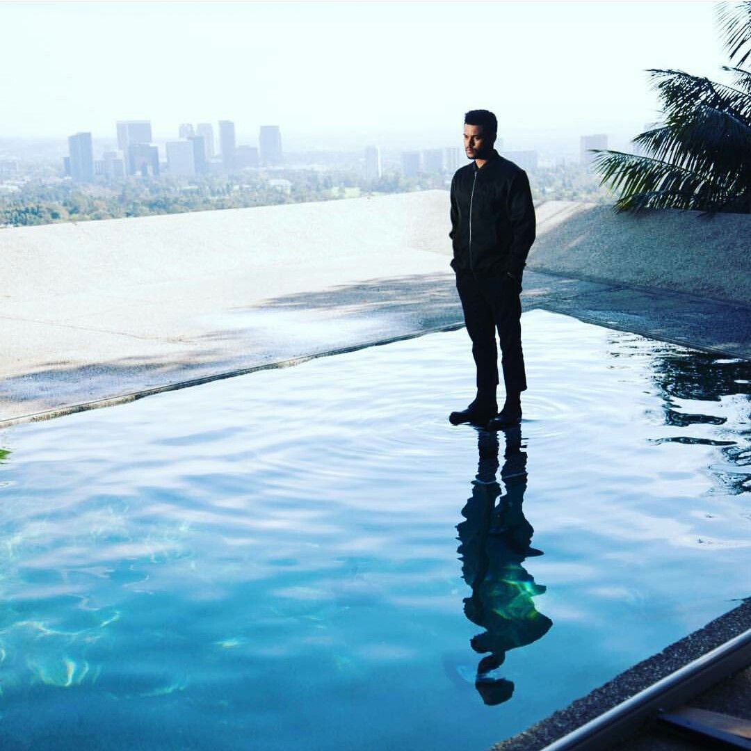 tr2thxo's tweet image. BREAKING NEWS: The Weeknd says he is too busy walking on water to perform tonight.