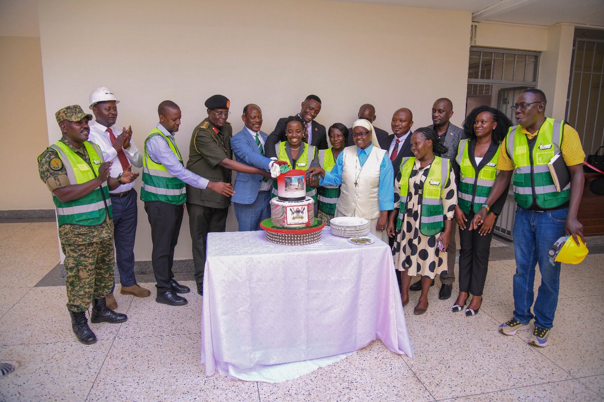 AntheaAmpaire's tweet image. Today, I was honored to witness & celebrate the reinauguration of Mary Stuart Hall! A new chapter unfolds with renewed hope & excitement. Let's cherish this moment, empower women, and build a brighter future together! #MaryStuartHall #MakerereUniversity #TrainAWomanTrainANation"
