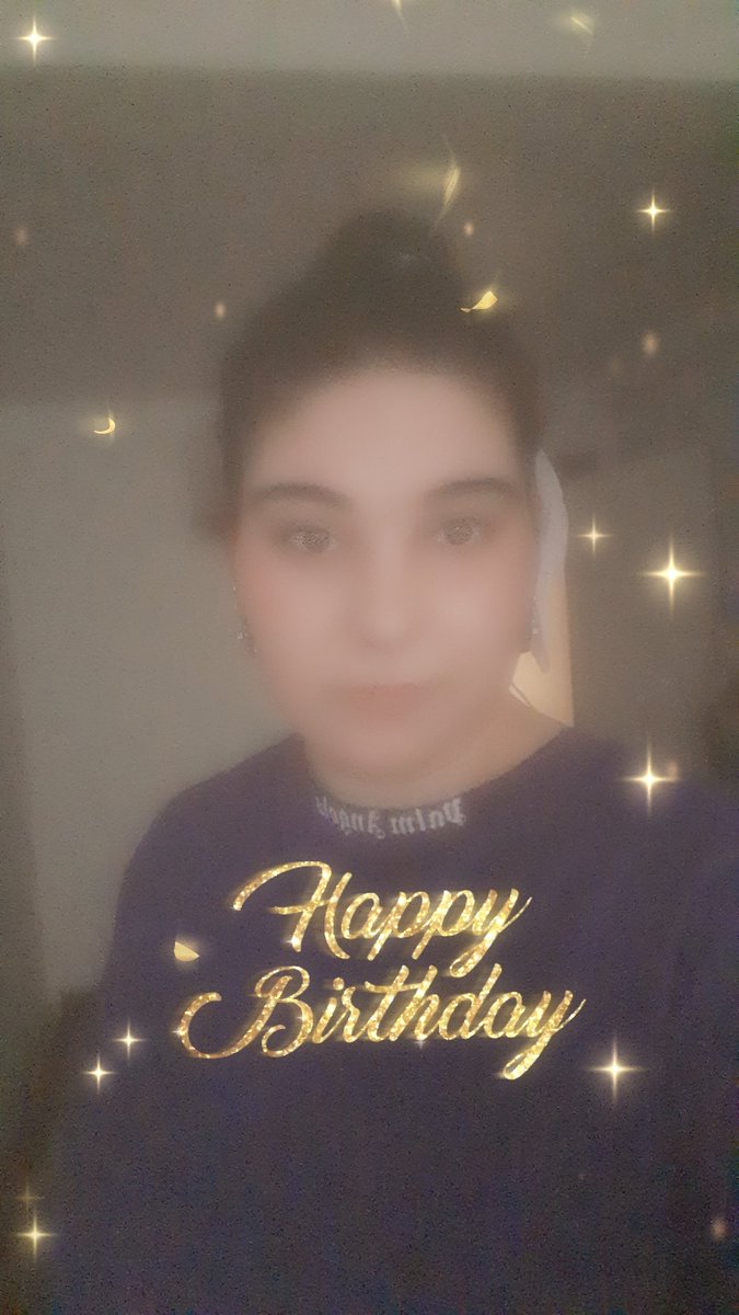TurkeyBTSFan192's tweet photo. Selam! Bugün benim doğum günüm. 24 oldum! Zaman gercekten o kadar çabuk geçiyor ki... ağlayacağım. keske gecmise dönebilsek 2019 falan pisman olduğum cok fazla sey var... daha fazla derslere calismak unuversite sinavi gibi. (ama seneye istiyorum... ayrica bununla ilgi ayri bir- https://t.co/QxlkJapsPW