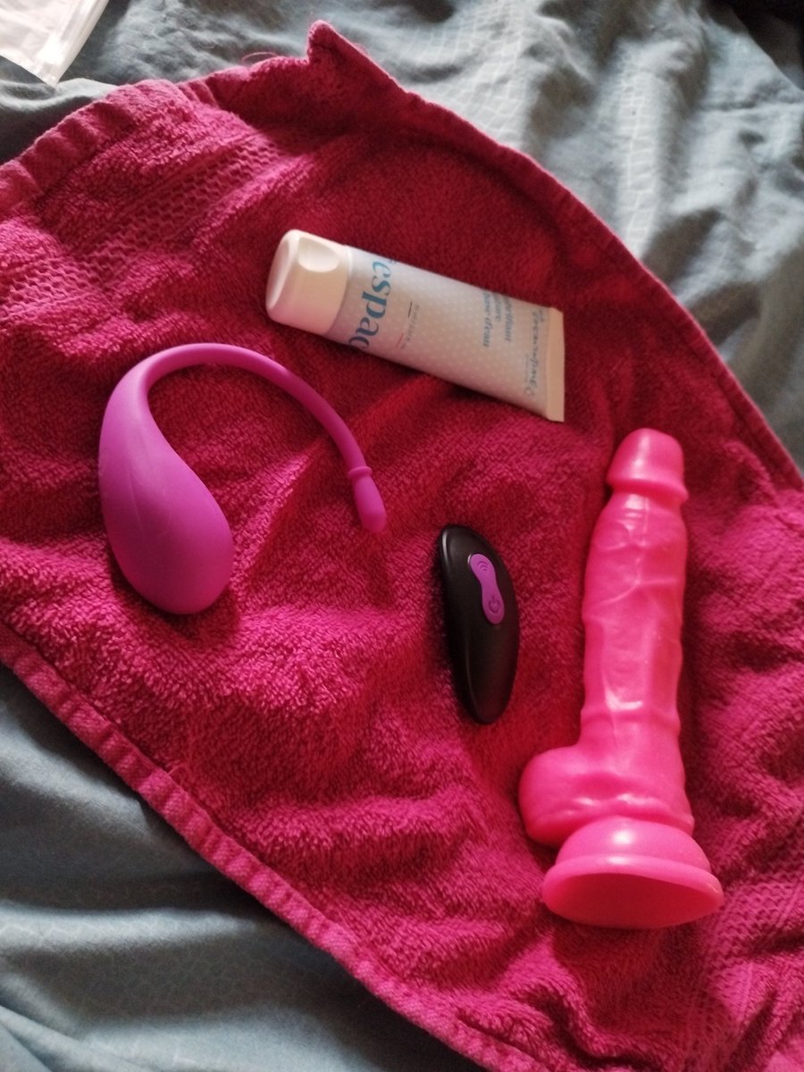 coboobs's tweet photo. Quand l'homme travaille tard.... On va un peu le narguer 🫣🫨🥵
#plaisirsolitaire https://t.co/yltR2nSYgc