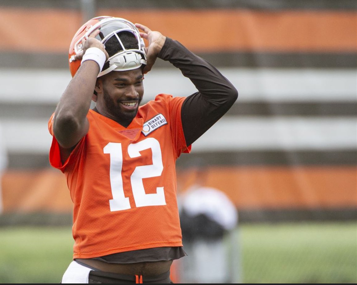 DraftNFL26's tweet image. What week does Shedeur Sanders take over as QB1 for the Browns? 🧊🔥
Dropped to the 5th round. Sitting at QB4 behind Flacco, Pickett & Gabriel. But the poise, accuracy, and leadership? Different. Don’t be shocked when he makes his move.
@ShedeurSanders #Browns #NFL