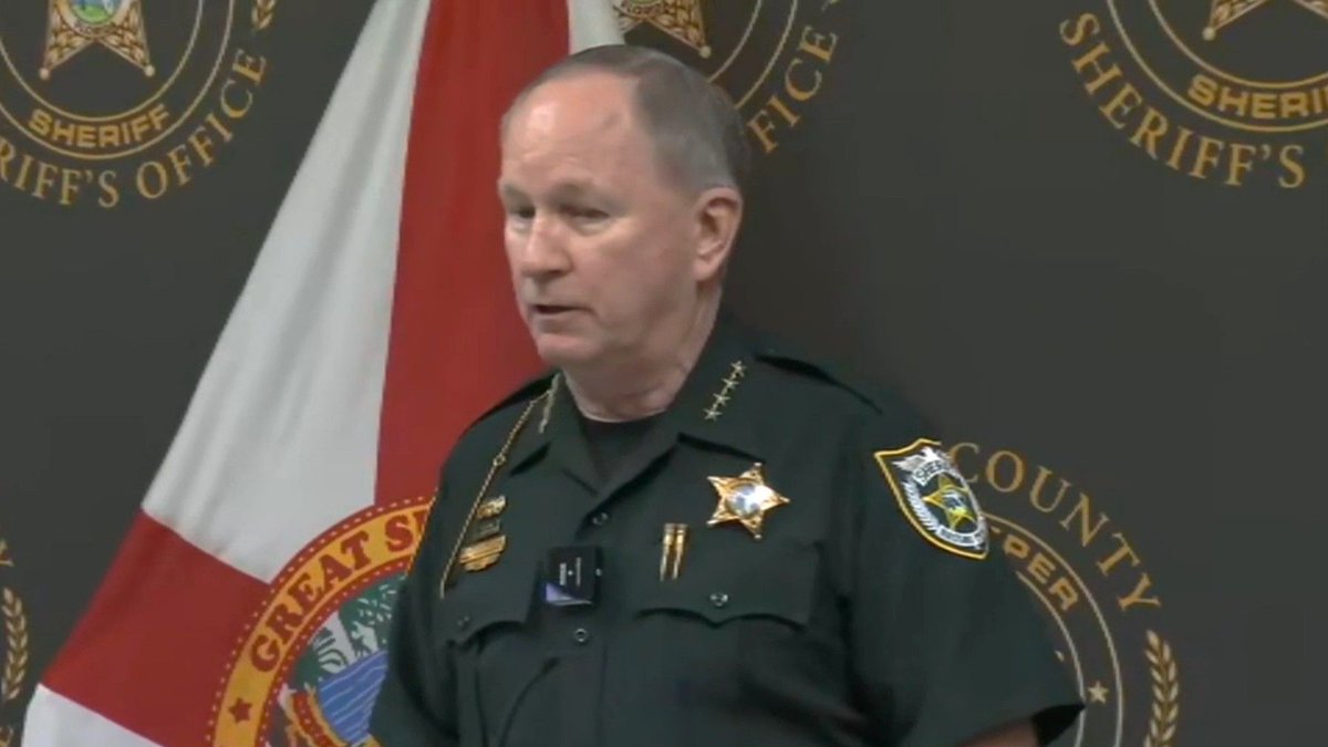 JAXTDY's tweet image. A gunman in Hilliard killed three women in an apparent murder-suicide. A 5-year-old girl survived. buff.ly/SSRDbYn