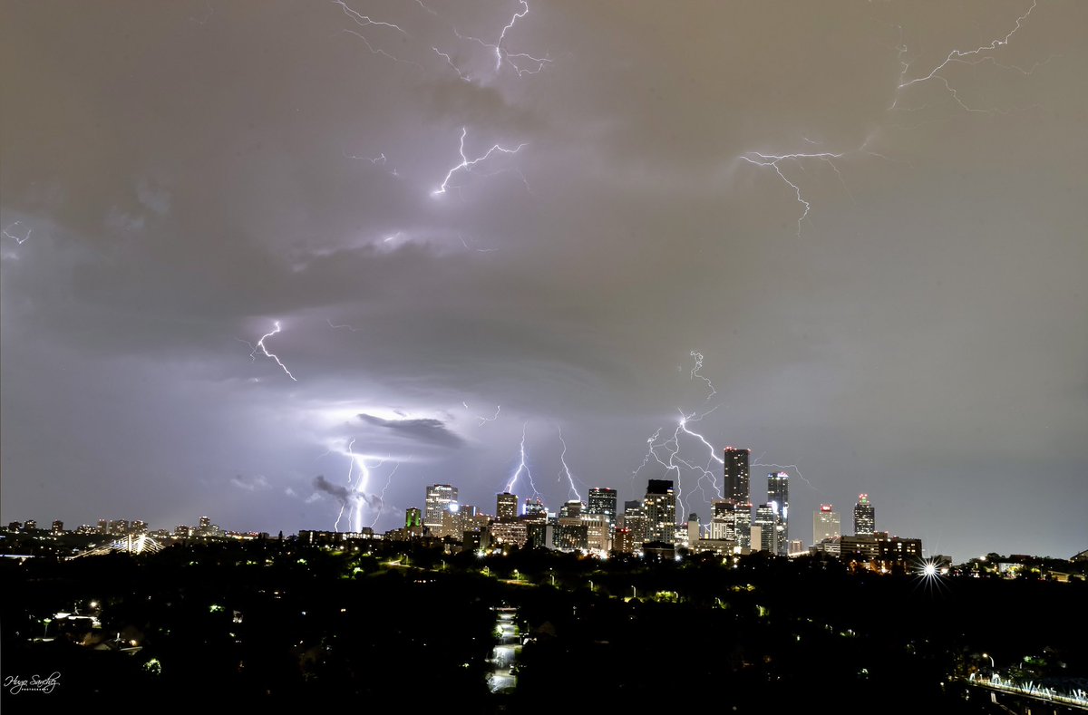YEGHugo's tweet image. What an electrifying thunderstorm we had last night. #storm #lighting #thunder #thunderstorm #edmonton #canada #alberta #nightphotography #downtown #city #electrifying
