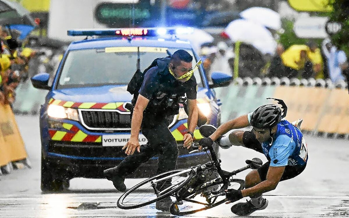 LeTelegramme's tweet image. Plaqué sur la ligne d’arrivée du Tour de France : le faux coureur condamné à de la prison avec sursis
➡️ go.letelegramme.fr/wnOB